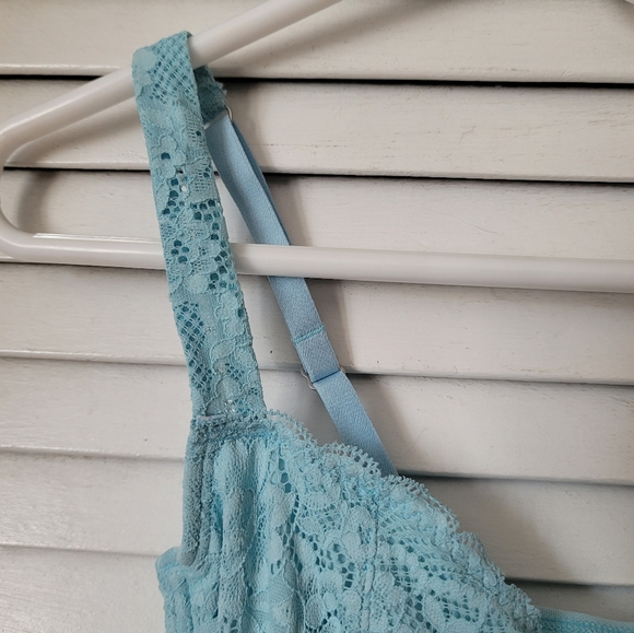 GILLY HICKS Hollister Lace Crop Top, Size XS - Picture 3 of 8